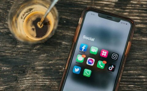 The Impact of Social Media on Mental Health: Finding Balance